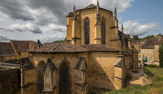 Echoes of an Abandoned Castle